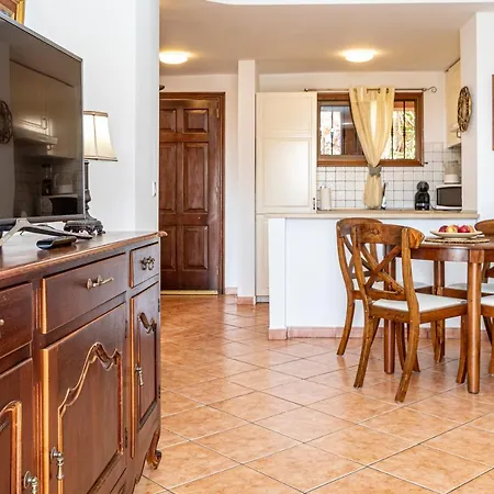 شقة Elegant Elite Palace Apartment أذيخي