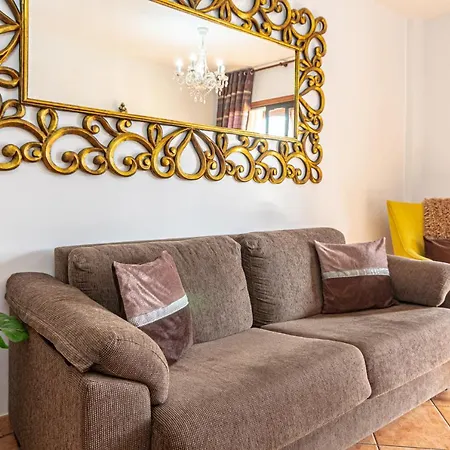 شقة Elegant Elite Palace Apartment أذيخي